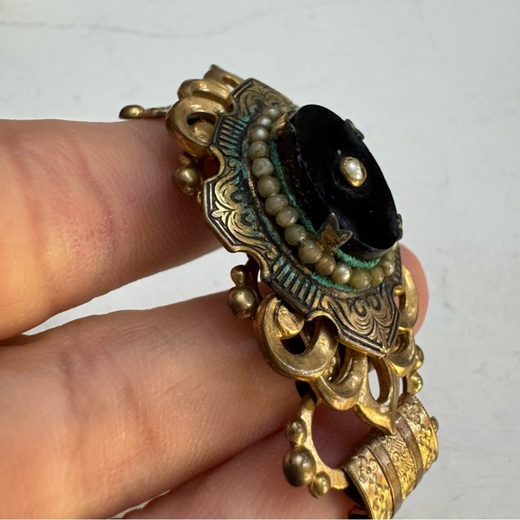 Vintage Art Deco Onyx Oval Seed Pearl Gold Tone Link Intricate Inlay Retro Gift - Picture 7 of 16